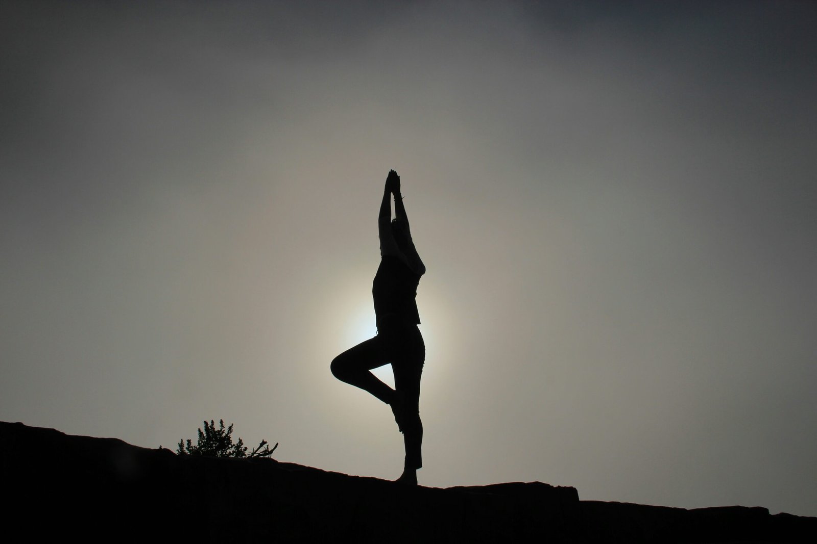 La Importancia de la Introspección en el Yoga: Un Viaje Hacia el Interior en Compendium Studio